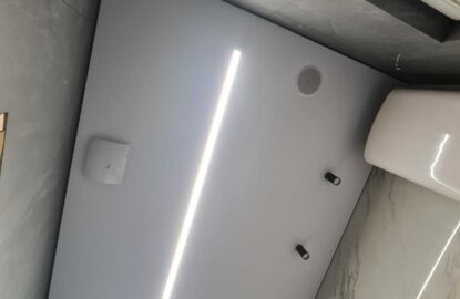 Натяжные потолки со световыми линиями рисунок 10