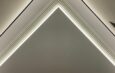 Натяжные потолки со световыми линиями рисунок 11